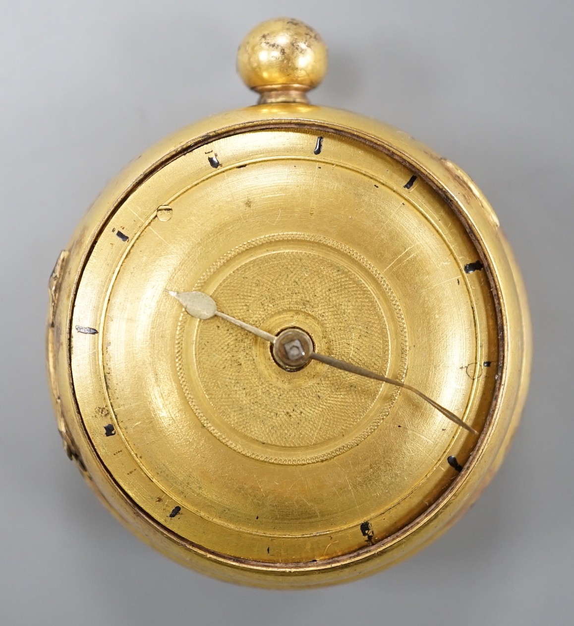 An early 19th century gilt metal verge pocket watch (a.f.).
